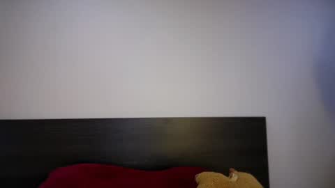 Anniecattie online show from June 19, 2026, 9:40 pm