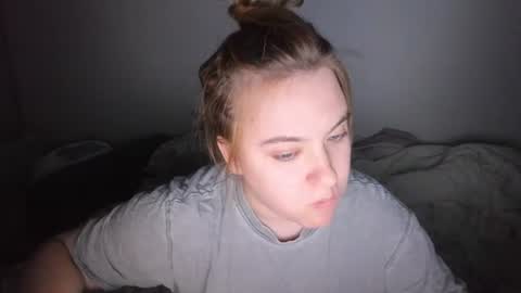 appleyummybuns online show from June 21, 2026, 9:06 pm
