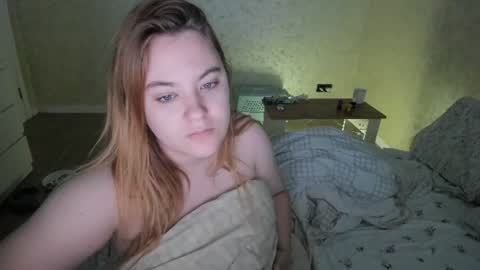 appleyummybuns online show from July 16, 2026, 3:23 am