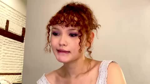 Snapshot of aresha_viree chatting on May 18, 2026, 3:24 am Aresha online show from May 18, 2026, 3:24 am
