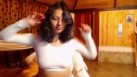 Snapshot of asaray_t chatting on June 8, 2026, 11:27 pm Saray online show from June 8, 2026, 11:27 pm