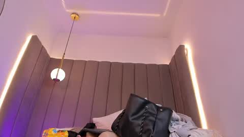 ashley_beaomunt online show from June 24, 2026, 11:31 am