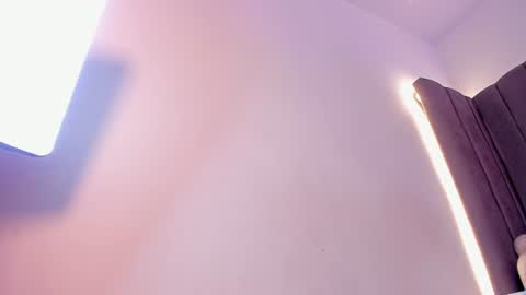 ashley_beaomunt online show from June 25, 2026, 12:42 pm