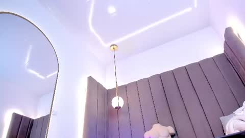 ashley_beaomunt online show from July 15, 2026, 11:04 am