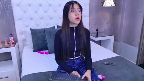AshleyRoberh online show from June 17, 2026, 3:31 am