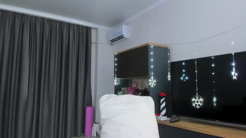 asian_loverpop online show from July 12, 2026, 3:52 am