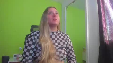 Snapshot of auradivina2 chatting on July 13, 2026, 8:44 pm Aura Divina online show from July 13, 2026, 8:44 pm