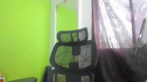 Snapshot of auradivina2 chatting on July 17, 2026, 8:03 pm Aura Divina online show from July 17, 2026, 8:03 pm