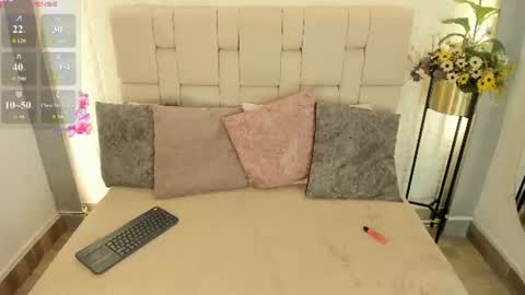 auroraqueenn online show from June 25, 2026, 5:12 am
