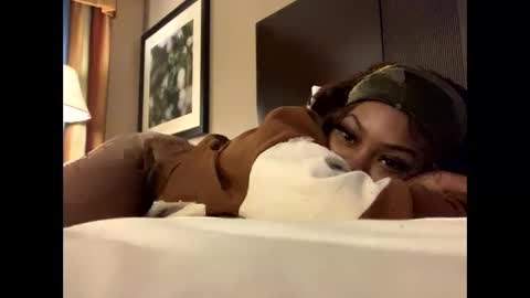 baby_tsunami online show from December 9, 2024, 3:18 am