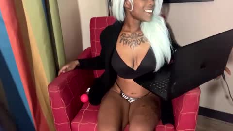 baby_tsunami online show from September 11, 2025, 4:18 pm