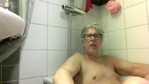 baggelina75 online show from May 4, 2026, 5:31 pm