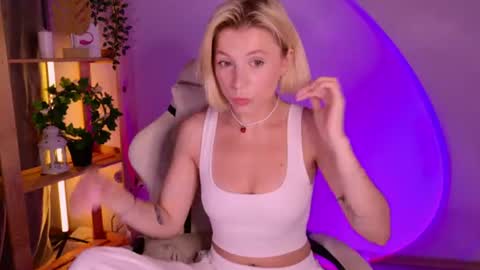 Elly online show from June 21, 2026, 2:47 am