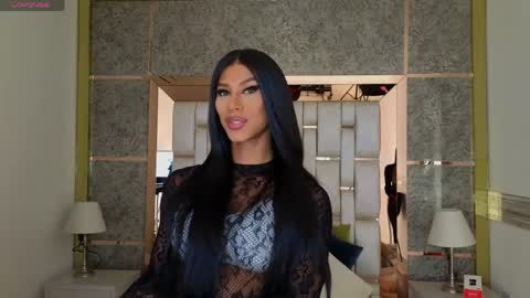 beauty_nina online show from May 25, 2026, 1:39 pm