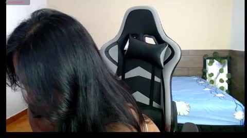Snapshot of bella_warzon chatting on April 20, 2026, 9:49 pm bella_warzon online show from April 20, 2026, 9:49 pm