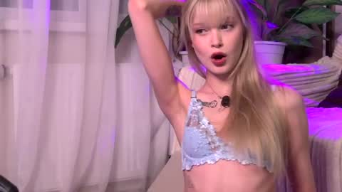 bellasecrettt online show from April 15, 2026, 4:14 pm