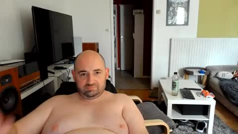 Snapshot of bennn54 chatting on August 1, 2026, 1:43 pm Ben online show from August 1, 2026, 1:43 pm