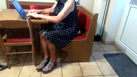 Bernadetanylon online show from July 31, 2026, 5:18 am