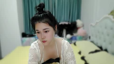 bhhuangxiaomei online show from June 23, 2026, 12:14 pm