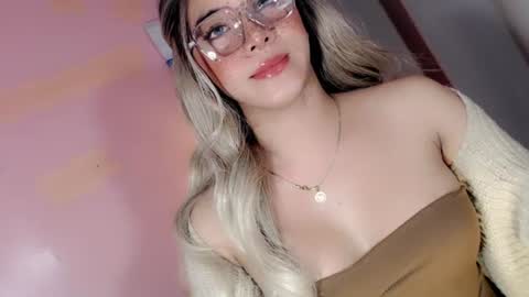YOUR QUEEN online show from July 27, 2026, 6:26 pm