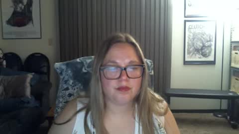 bladesizzo3111 online show from May 6, 2026, 7:35 am