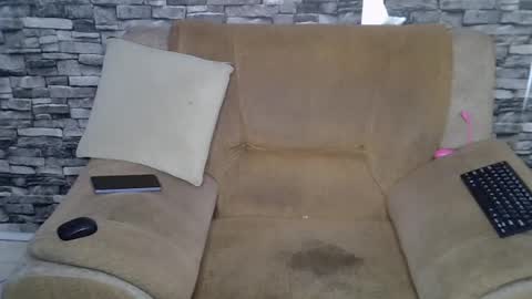 blonde_creamy online show from June 18, 2026, 7:08 am