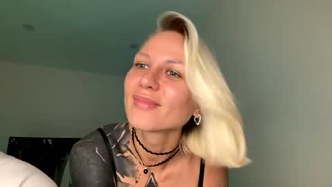 Snapshot of blonde_fuck_couple chatting on June 29, 2026, 12:17 am blonde_fuck_couple online show from June 29, 2026, 12:17 am