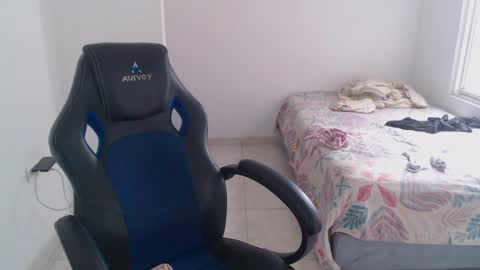 Snapshot of blumbum chatting on April 21, 2026, 8:01 pm Hey guysI am BrendaWelcome my room online show from April 21, 2026, 8:01 pm