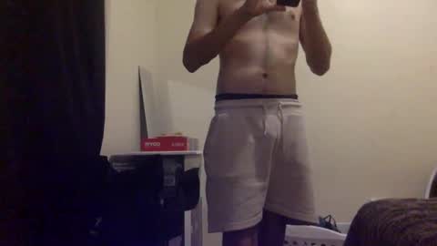 bobby_00x00 online show from May 1, 2026, 8:41 am