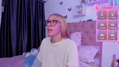 Soffy Brooks Independent model online show from July 24, 2026, 5:16 am