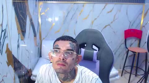 Snapshot of boy_tatto777 chatting on September 22, 2025, 1:46 pm boy_tatto777 online show from September 22, 2025, 1:46 pm