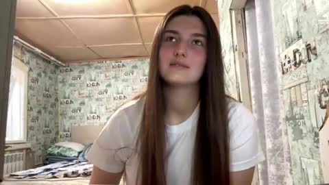 Snapshot of brunasizemore chatting on June 19, 2026, 11:14 am Mila online show from June 19, 2026, 11:14 am