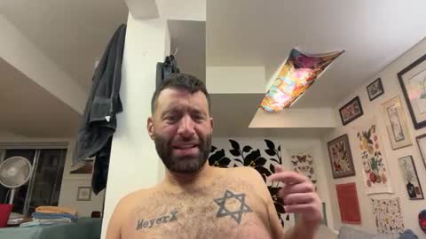 c2cmee online show from May 20, 2026, 4:18 am