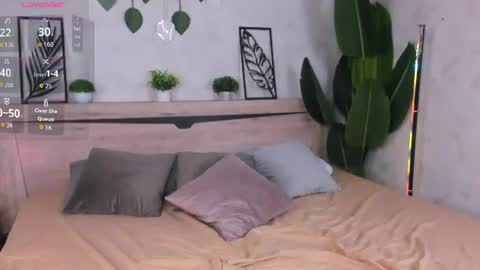 Renesmy online show from July 25, 2026, 12:20 am