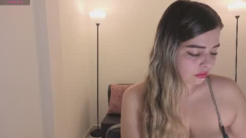 Camila online show from June 19, 2026, 3:22 am