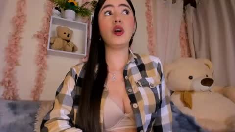 Snapshot of camiilalopee chatting on June 19, 2026, 9:29 pm Camii Lopez online show from June 19, 2026, 9:29 pm