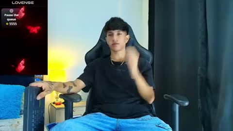 Snapshot of camilobass_ chatting on July 19, 2026, 9:07 pm Camilo Bass online show from July 19, 2026, 9:07 pm