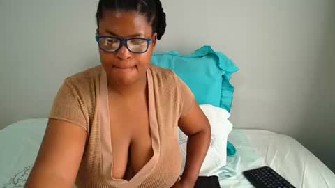 Snapshot of candyyumsaerolaxx chatting on June 20, 2026, 7:44 am candyyumsaerolaxx online show from June 20, 2026, 7:44 am