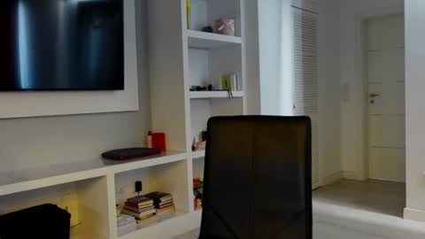 carla_secretary online show from June 17, 2026, 1:23 pm