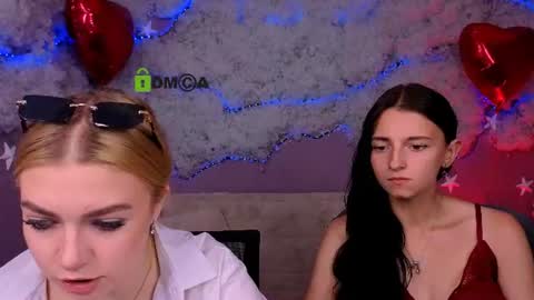 Snapshot of caroline_honeyy chatting on June 22, 2026, 9:06 am Caroline online show from June 22, 2026, 9:06 am