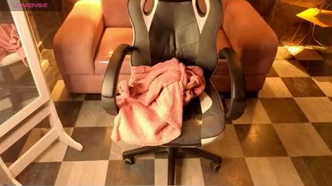 catalella_little_b online show from July 25, 2026, 12:58 pm