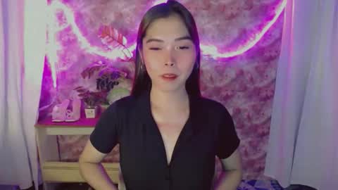 Snapshot of catherine_365 chatting on April 27, 2026, 10:35 am catherine_365 online show from April 27, 2026, 10:35 am