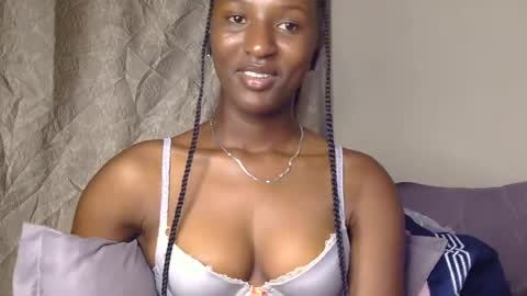 cee_queen online show from June 19, 2026, 2:32 pm