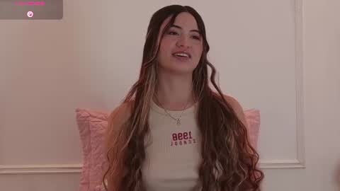 celestte_vanegas online show from June 22, 2026, 5:32 pm