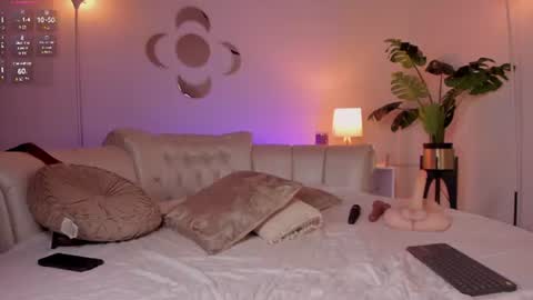 Chanell online show from July 9, 2026, 1:26 pm