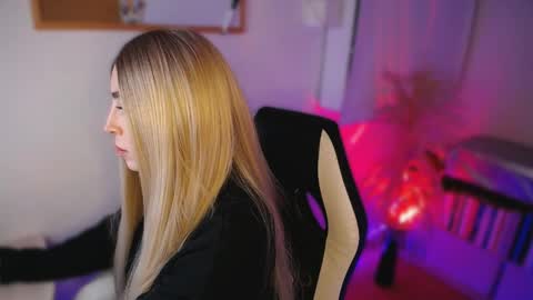 channel_blonde_a online show from May 4, 2026, 11:56 pm