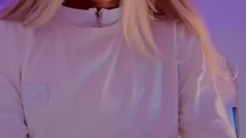 Chloe online show from July 7, 2026, 7:29 pm