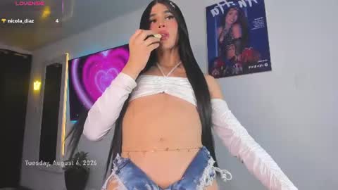 Im Chloe    independent account      online show from August 4, 2026, 11:13 am