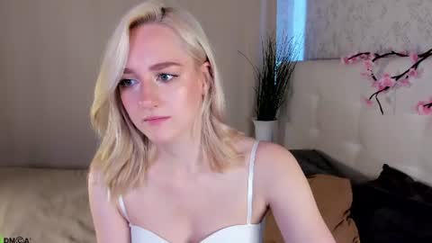 Chloe Deccker online show from June 30, 2026, 1:17 am