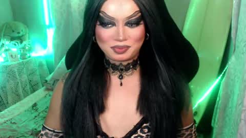 QUEEN CESS online show from June 18, 2026, 2:21 pm